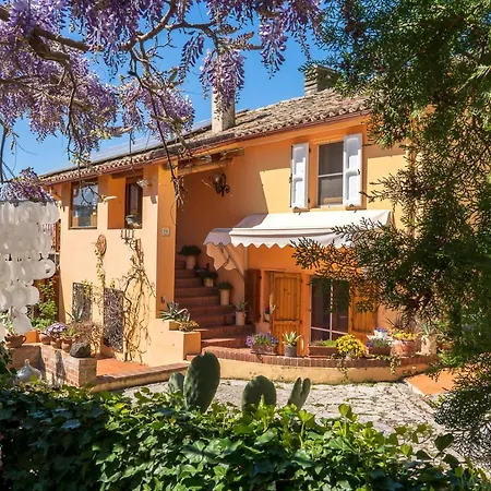 Glicine Bed & Breakfast 4*