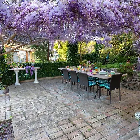 Glicine Bed & Breakfast 4*
